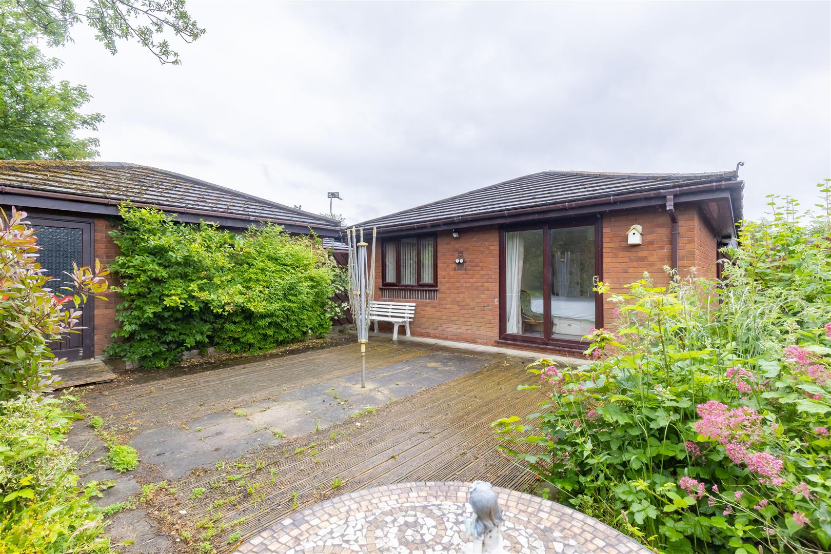 2 bed property in Churchside, Preston